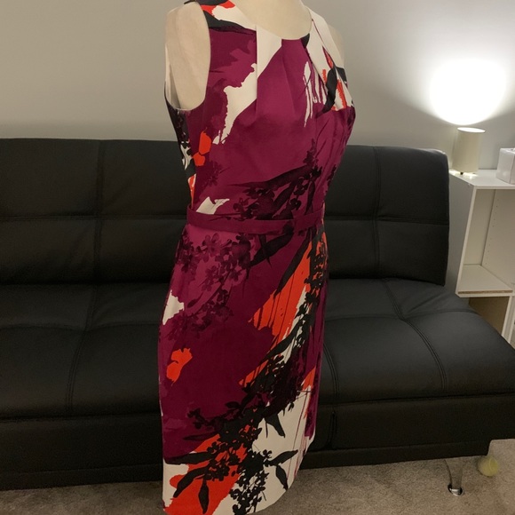 Tahari print dress fitted - Picture 2 of 5